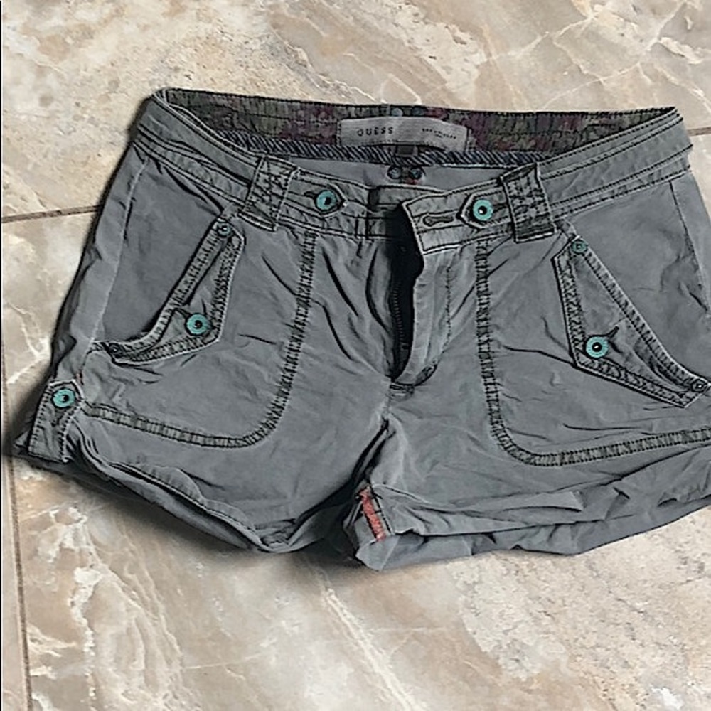 Guess low rise roll up shorts with pockets